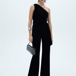Elegant Velvet Black One-Shoulder Jumpsuit